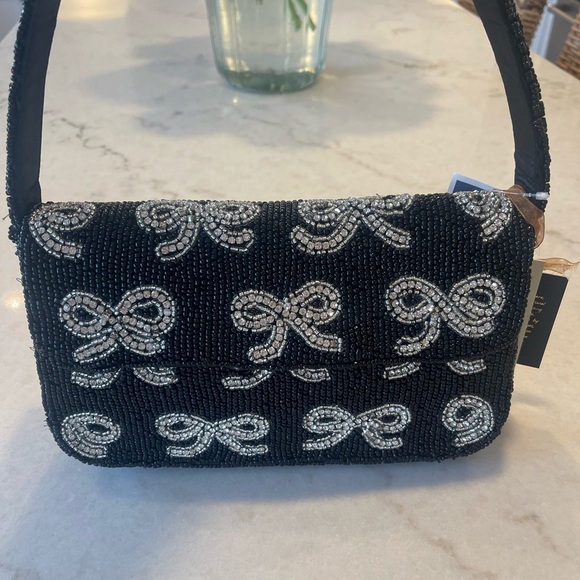 SILVER STUDDED BOW BEADED BAG! Excellent quality! Snap closure ! New - Picture 1 of 4